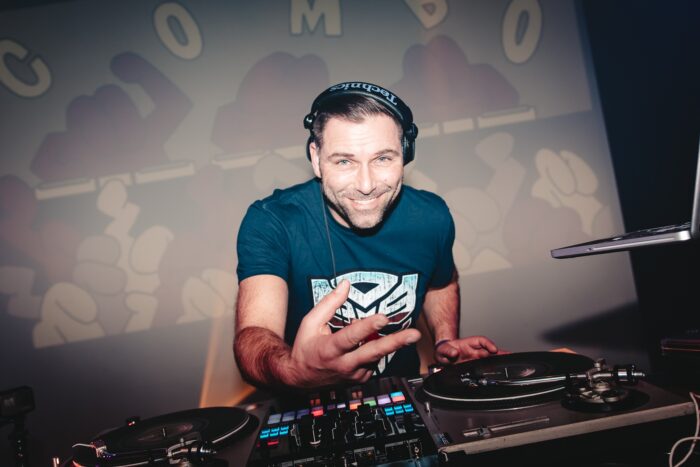 DJ DNS